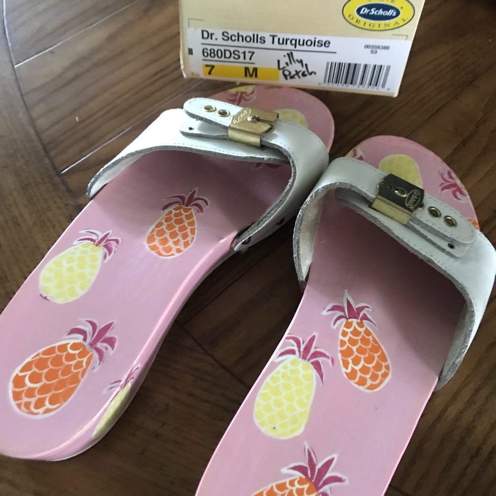 🍍Adorable Lilly patch hand painted sandals!👙